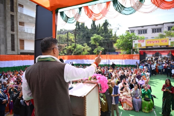 বক্তব্য পেশ করছেন মন্ত্রী পীযূষ হাজরিকা