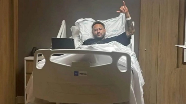 নেইমারের অস্ত্রোপচার সফল, কবে মাঠে ফিরবেন জানাল সান্তোস