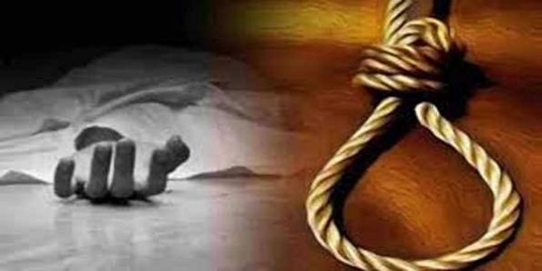 নয়ডায় একাদশ শ্রেণির ছাত্রীর ঝুলন্ত দেহ উদ্ধার