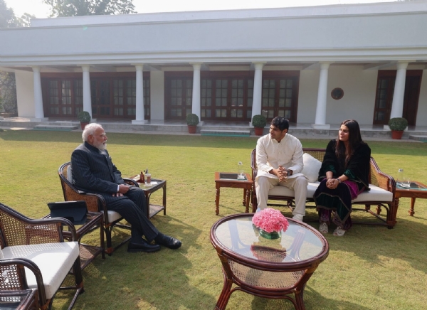 প্রধানমন্ত্রীর সঙ্গে সাক্ষাৎ সস্ত্রীক নীরজ চোপড়ার