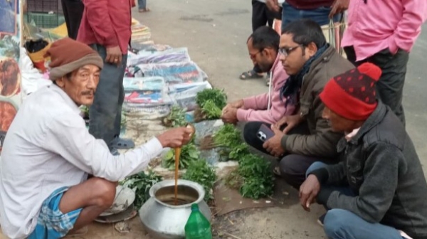 বাজারে লালি বিক্রি