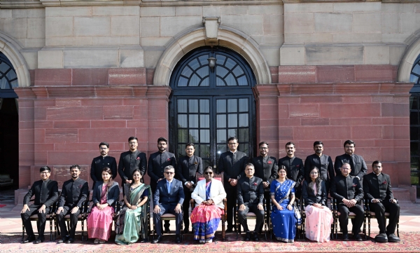 রাষ্ট্রপতির সঙ্গে সাক্ষাৎ ভারতীয় প্রতিরক্ষা অ্যাকাউন্টস সার্ভিসের শিক্ষানবীশ আধিকারিকদের রাষ্ট্রপতির সঙ্গে সাক্ষাৎ ভারতীয় প্রতিরক্ষা অ্যাকাউন্টস সার্ভিসের শিক্ষানবীশ আধিকারিকদের