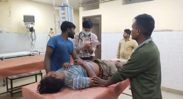 আহত শ্রমিক হাসপাতালে আহত শ্রমিক হাসপাতালে