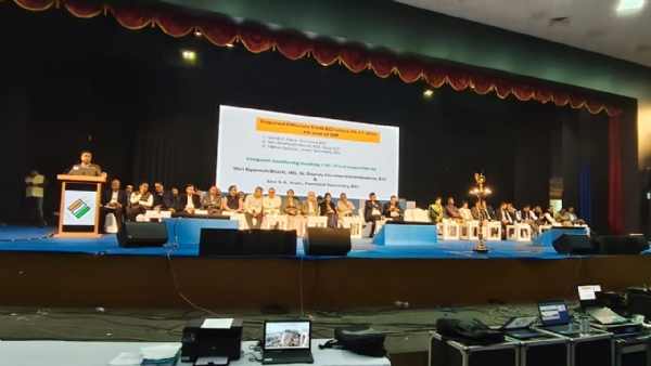 নজরুল মঞ্চে মাইক্রো অবজার্ভারদের প্রশিক্ষণ