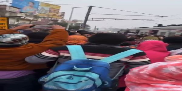 ক্যানিং–শিয়ালদহ লোকালে শিশু পাচারের চেষ্টা, মহিলা আটক