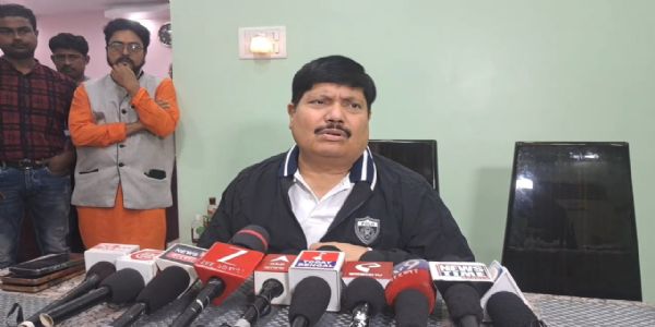 ‘জয়বাংলা’ স্লোগান ঘিরে তীব্র মন্তব্য, নৈহাটিতে দাঁড়িয়ে পার্থ ভৌমিককে চ্যালেঞ্জ অর্জুন সিংয়ের