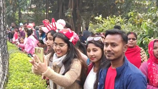 উৎসবের আমেজ