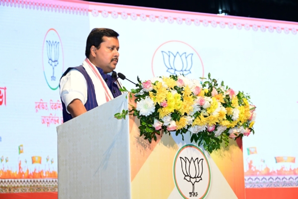 প্ৰথমদিনের অধিবেশনে বক্তব্য পেশ করছেন নীতিন নবীন