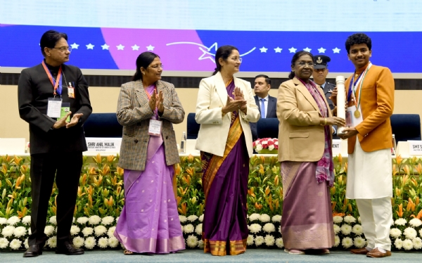 প্রধানমন্ত্রী রাষ্ট্রীয় বাল পুরস্কারে সম্মানিত নদিয়ার কিশোর তবলা শিল্পী সুমন সরকার