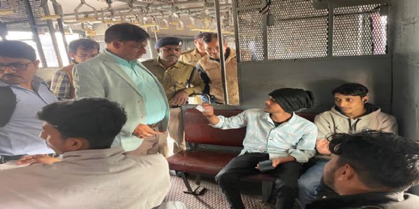 শেওড়াফুলি ও ব্যান্ডেল স্টেশনে পূর্ব রেলের বিশেষ টিকিট পরীক্ষা অভিযান, আদায় দুই লক্ষের বেশি রাজস্ব