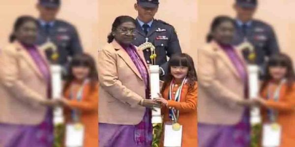 রাষ্ট্রপতির হাত থেকে ‘প্রধানমন্ত্রী রাষ্ট্রীয় বাল পুরস্কার ২০২৫’ লাভ মিজোরামের খুদে কণ্ঠশিল্পী এসথার নামতে