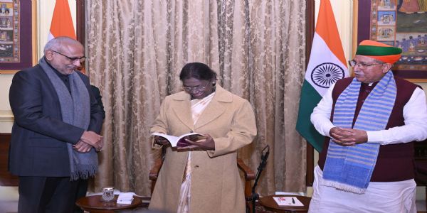 সাঁওতালি ভাষায় রাষ্ট্রপতির ভারতের সংবিধান প্রকাশের প্রশংসা প্রধানমন্ত্রীর