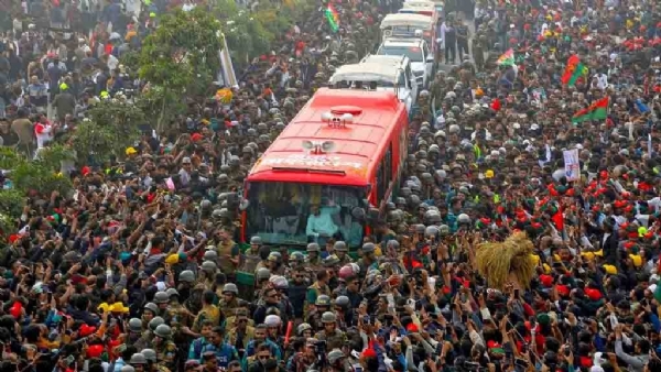 রাজধানীর পূর্বাচলে সমাবেশস্থলে আসার মুহূর্তে