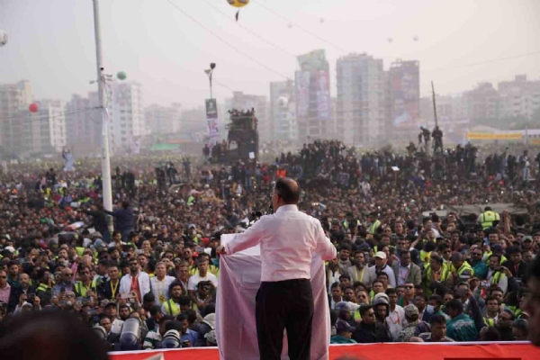 লক্ষাধিক জনতার সমাবেশে ভাষণ দিচ্ছেন তারেক রহমান