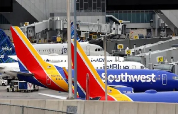 আমেরিকায় তীব্র তুষারঝড় ‘ডেভিন’-এর দাপটে ১১০০ উড়ান বাতিল