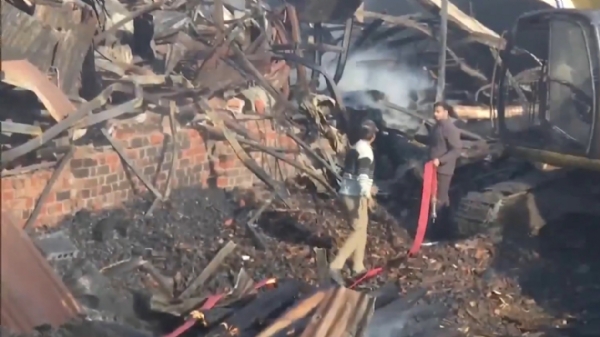 ভোপালে বিধ্বংসী আগুনে পুড়ে ছাই কাঠের বাজার