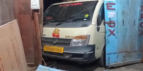 খোয়াইয়ে বেপরোয়া ট্রাকের ধাক্কায় গুরুতর আহত বাইকচালক