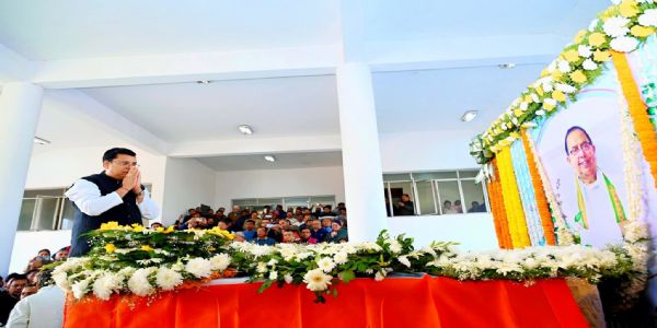 আগরতলায় ফিরল অধ্যক্ষ বিশ্ববন্ধু সেনের মৃতদেহ, বিধানসভা প্রাঙ্গণে শেষ শ্রদ্ধা