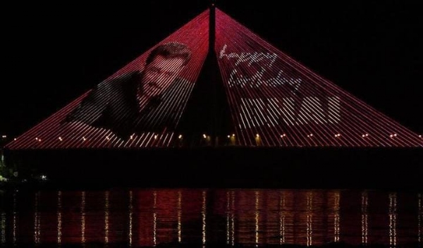 সলমন খানের জন্মদিনে বিশেষ আলোকসজ্জায় সাজল মুম্বই সি লিঙ্ক