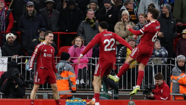 ইংলিশ প্রিমিয়ার লিগ: উলভারহ্যাম্পটন ওয়ান্ডারার্সকে হারিয়ে লিগ টেবিলে আপাতত শীর্ষ চারে উঠে এল লিভারপুল