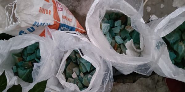 কোডারমায় ১২ লক্ষাধিক টাকার ব্লু স্টোন উদ্ধার, গ্রেফতার এক