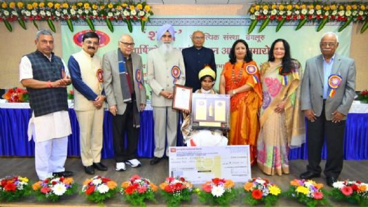 কবি জসিন্তা কেরকেট্টা পেলেন 