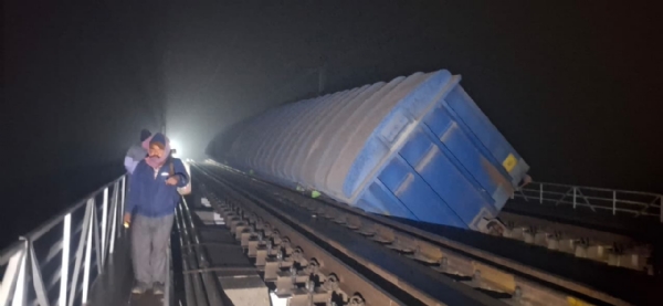 সিমুলতলা স্টেশনের কাছে লাইনচ্যুত মালবাহী ট্রেন