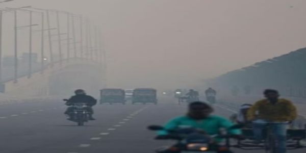 দিল্লিতে দৃশ্যমানতা কম, প্রভাব আকাশ ও সড়কপথে