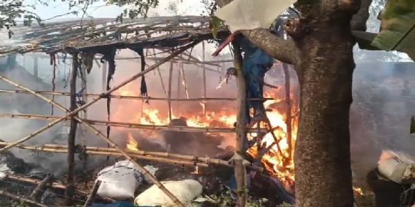 চণ্ডিপুরে তুলা কারখানায় ভয়াবহ অগ্নিকাণ্ড, মুহূর্তে ভস্মিভূত কারখানা, লক্ষাধিক টাকার ক্ষতি