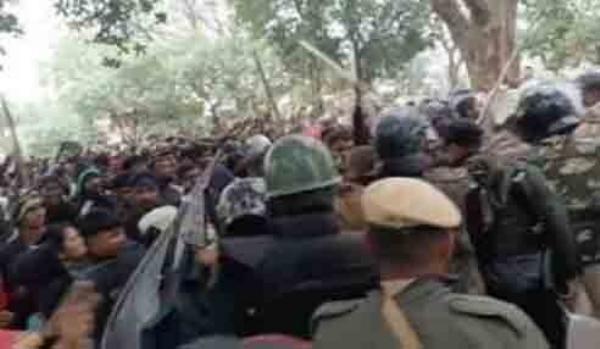 গরুবাসা পুলিশ ফাঁড়ি ঘেরাও আদিবাসী সমাজের