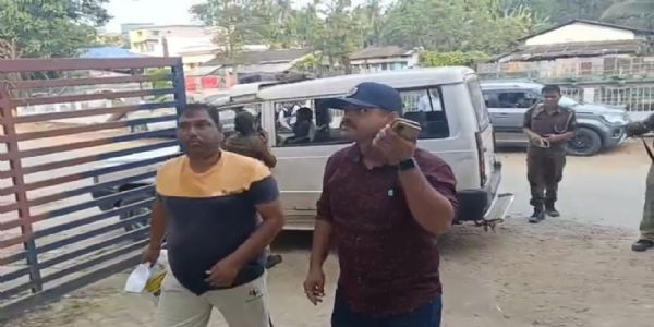 রোগী সেজে পুলিশের অভিযান, শ্রীভূমিতে আটক ভুয়ো চিকিৎসক