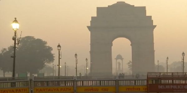 উন্নতি নেই আবহাওয়ায়, বুধেও দূষণে দুর্বিষহ অবস্থা দিল্লিতে