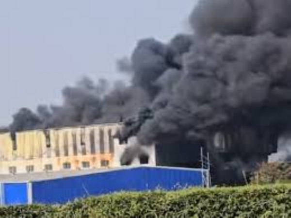 ইন্দৌরে চকোলেট কারখানায় ভয়াবহ অগ্নিকাণ্ড, প্রাণহানির খবর নেই ইন্দৌরে চকোলেট কারখানায় ভয়াবহ অগ্নিকাণ্ড, প্রাণহানির খবর নেই