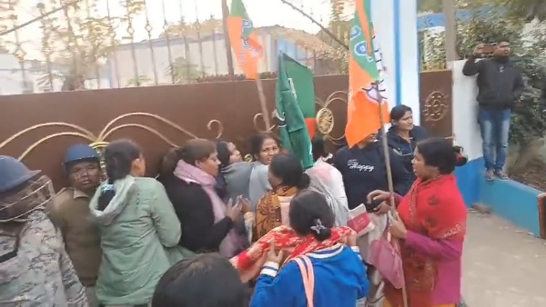 গ্রেফতারের দাবি