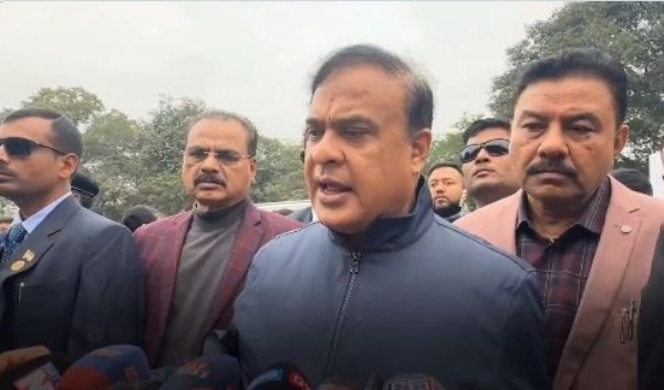 বাকসায় সাংবাদিকদের সঙ্গে কথা বলছেন অসমের মুখ্যমন্ত্রী ড. হিমন্তবিশ্ব শর্মা