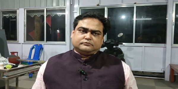 ঠাকুরবাড়িতে অভিষেকের আগমন ঘিরে বিতর্ক, পুজো দিতে দেব না বলে হুঁশিয়ারি শান্তনু ঠাকুরের