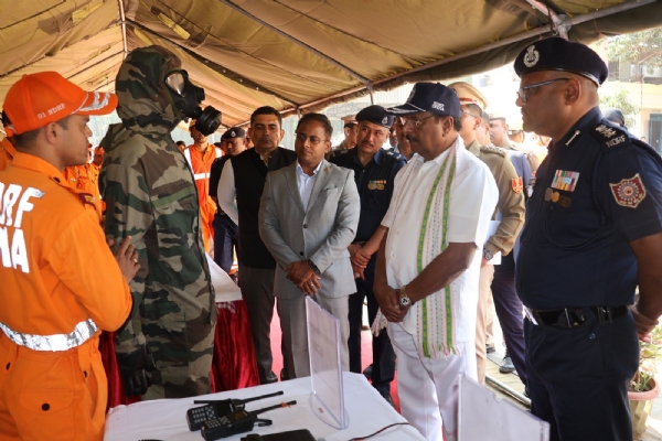 এনডিআরএফ বাহিনীর সাথে রাজ্যপাল