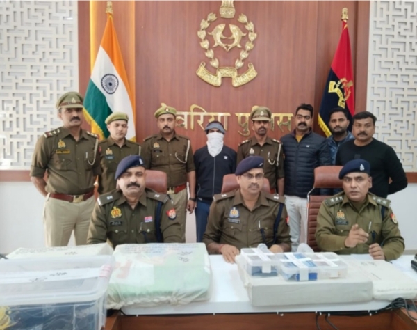 দেওরিয়ায় পুলিশের তৎপরতায়  গ্রেফতার সাইবার অপরাধচক্রের মূল অভিযুক্ত