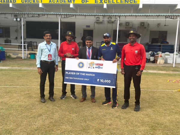 মহম্মদ শামি এদিনের খেলায় সেরা নির্বাচিত হন