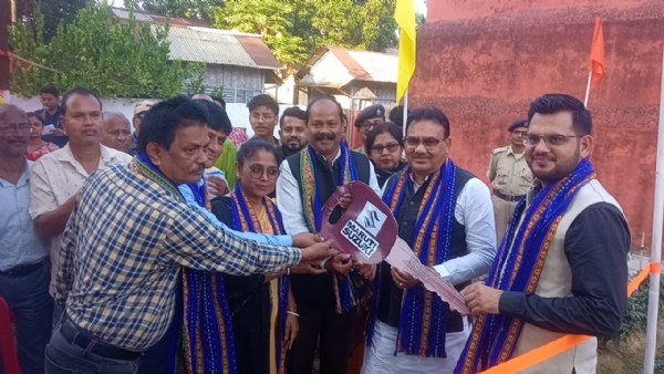 অ্যাম্বুলেন্সের চাবি দিলেন অর্থমন্ত্রী