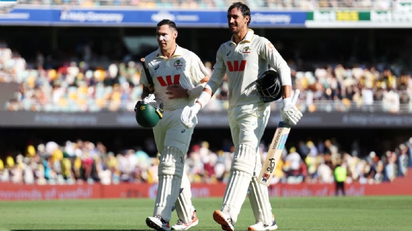 রানের পাহাড়ে অষ্ট্রেলিয়া,বল ও ব্যাটে প্রথম ইনিংসে অজিদের সেরা পারফর্মার স্টার্ক