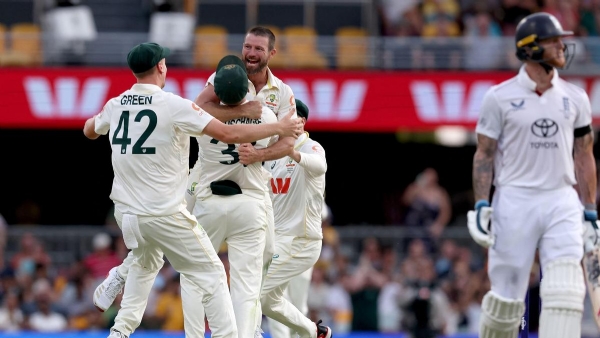 অ্যাশেজ ২০২৫-২৬: দ্বিতীয় টেস্টে ইংল্যান্ডকে হারিয়ে অস্ট্রেলিয়া সিরিজে ২-০ ব্যবধানে এগিয়ে গেল অ্যাশেজ ২০২৫-২৬: দ্বিতীয় টেস্টে ইংল্যান্ডকে হারিয়ে অস্ট্রেলিয়া সিরিজে ২-০ ব্যবধানে এগিয়ে গেল