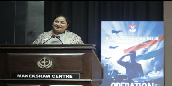 সশস্ত্র বাহিনীর পতাকা দিবসের অনুষ্ঠানে দিল্লির মুখ্যমন্ত্রী