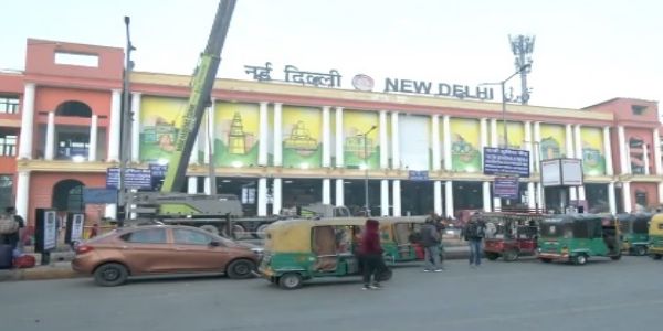 ইন্ডিগোর বিমান বিভ্রাট অব্যাহত, যাত্রীদের পাশে ভারতীয় রেল