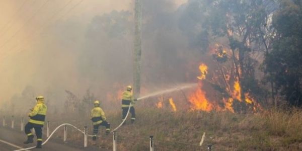দাবানলে বিধ্বস্ত অস্ট্রেলিয়ার দুই প্রদেশ