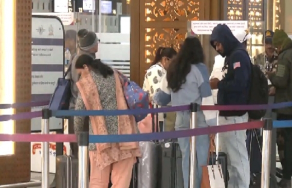 ইন্ডিগোর বিমান বিভ্রাট অব্যাহত, যাত্রীদের ভোগান্তিও চলছে ইন্ডিগোর বিমান বিভ্রাট অব্যাহত, যাত্রীদের ভোগান্তিও চলছে