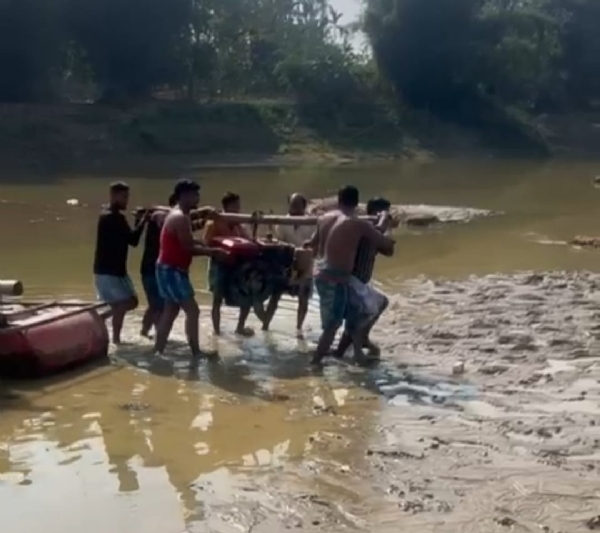 নদী থে‌কে অবৈধ বালু তোলার মে‌শিন বাজেয়াপ্ত বন বিভাগের