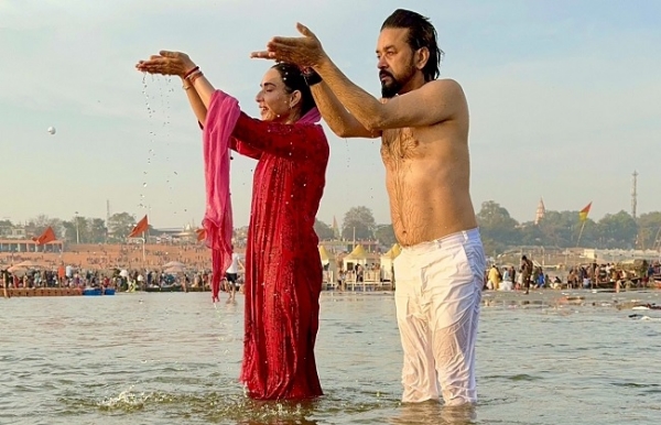 মহাকুম্ভের ২৭-দিন, ত্রিবেণী সঙ্গমে পুণ্যস্নান অনুরাগ ঠাকুরের