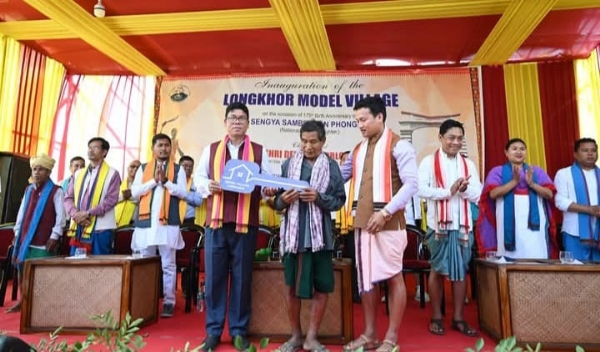 গেস্ট হাউসের উদ্বোধন করছেন দেবোলাল গার্লোসা