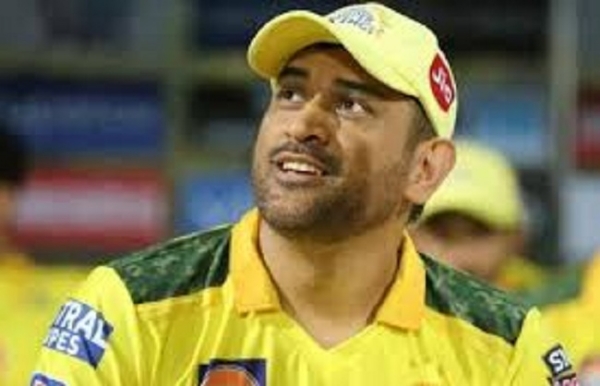 প্রথম ক্রিকেটার হিসেবে আইপিএলে  নতুন কীর্তি গড়লেন ধোনি